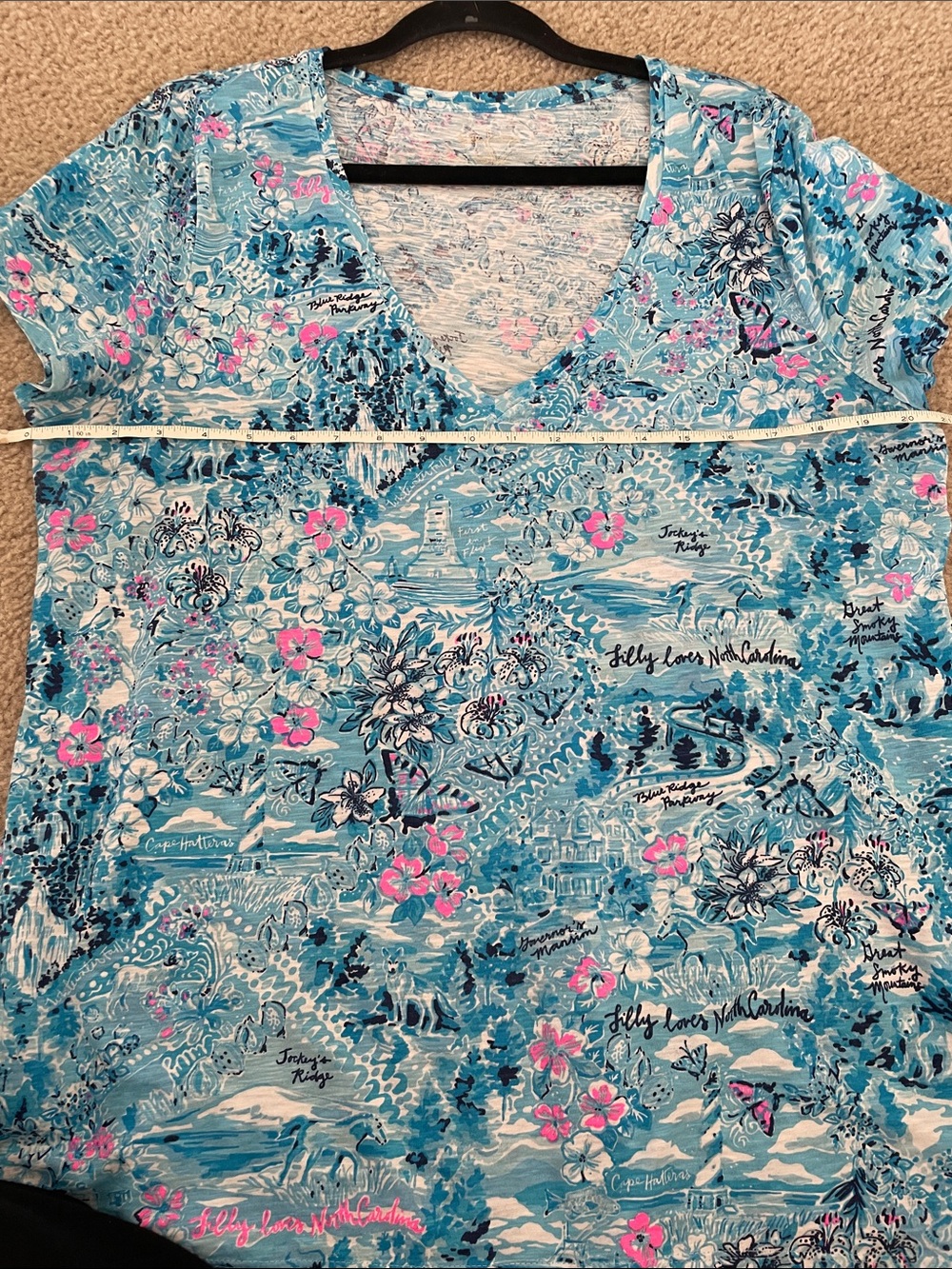 Lilly Pulitzer size XL Etta Tshirt in Lilly loves North Carolina pattern - Picture 6 of 7